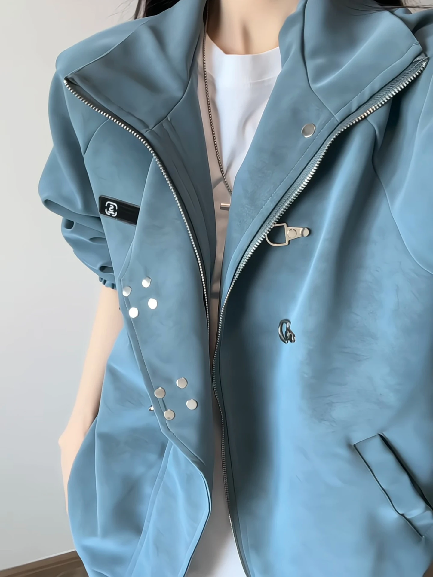 Chaqueta de cuero azul metalizado con efecto tie-dye para hombre, estilo casual y moderno, corte ajustado, estilo americano de alta gama para otoño.