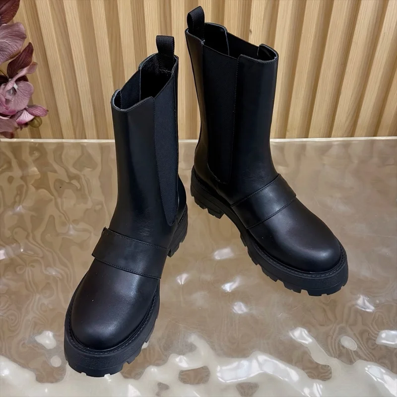 รองเท้าบูทเชลซีหนังวัวแท้คุณภาพสูงสำหรับผู้หญิง คอลเลคชั่นฤดูใบไม้ร่วง/ฤดูหนาว ปี 2025 บุด้วยหนังแกะ รุ่น 25110403