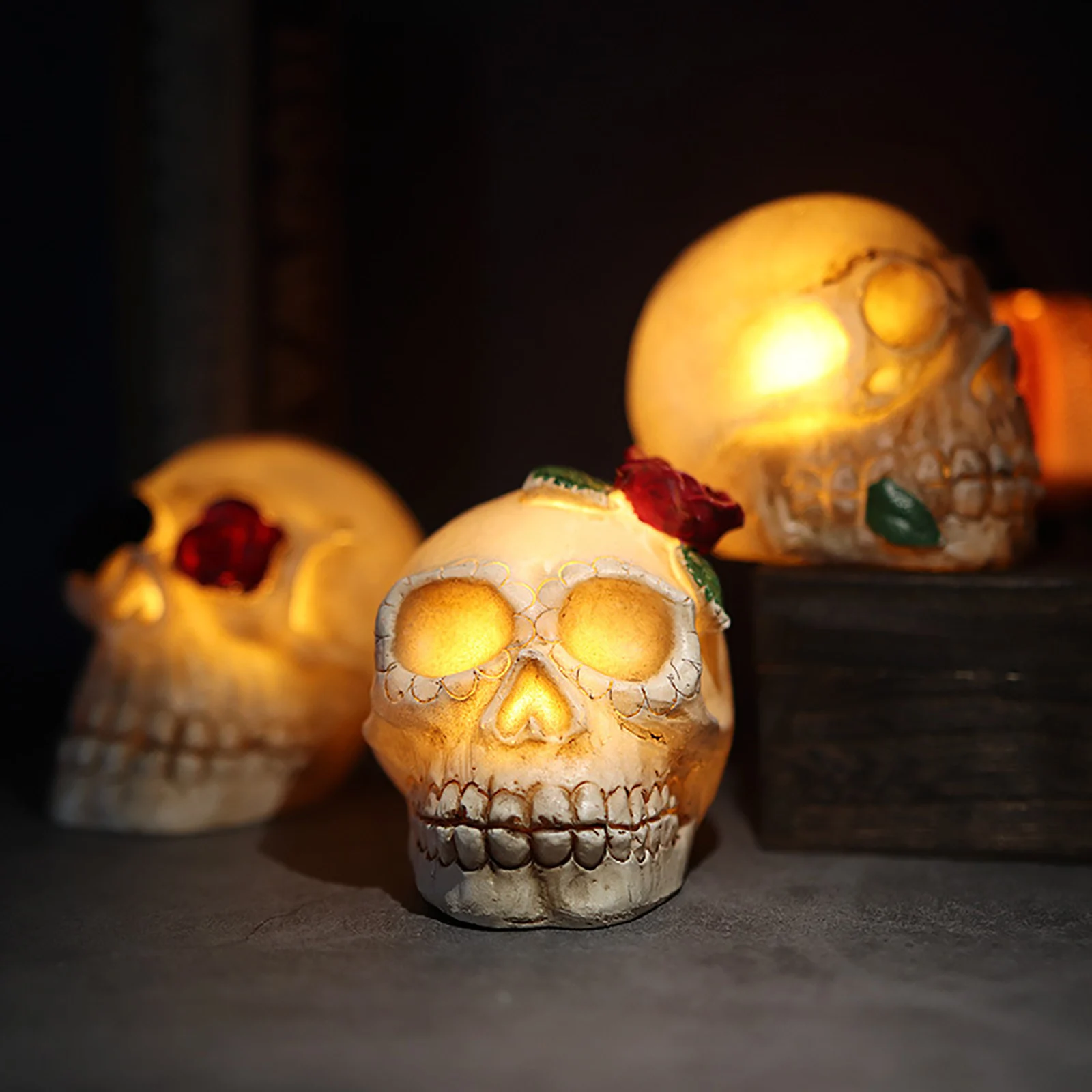 Halloween Skeleton Head LED Light Resin Horror Skull Statue with Flowers Night Lamp Home Ornament Halloween Bar Party Decoration