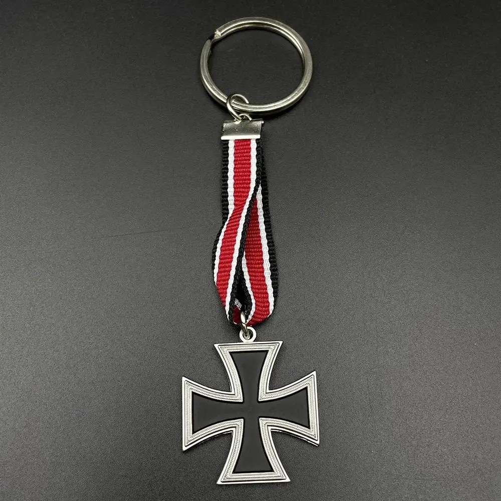 1813 German Badge gGermany Medal Key Chain Iron Cross with Key Ring Decorative Commemorative Medal