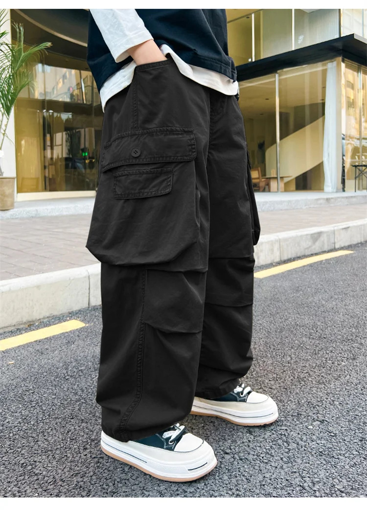 Kinder Cargo-Hose in Schwarz-Khaki mit Taschen für Jungen im Alter 5-14 Jahre, Baumwolle, Y2K-Stil, gerade geschnitten. – Detail 11