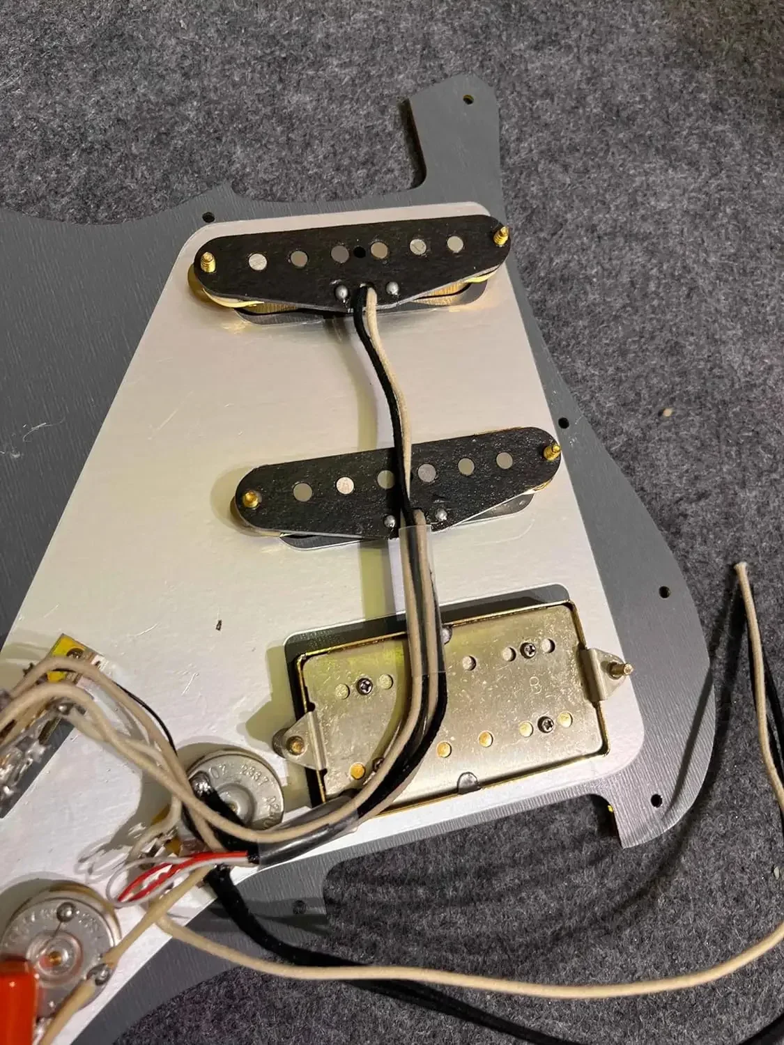 ترقية SSH مجموعة Pickguard للجيتار المسبق Alnico V Humbucker Pickup، سبائك الألومنيوم Pickguard، متعددة الوظائف التبديل الأسلاك تسخير #4