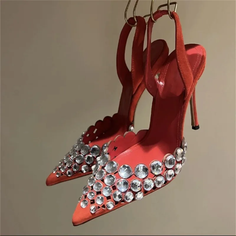 

2024 New Sexy Pointed Toe Rhinestone Decorated Sandals Brand Runway Fine High Heel Shiny Crystal Silvery Red Wedding Women Shoes