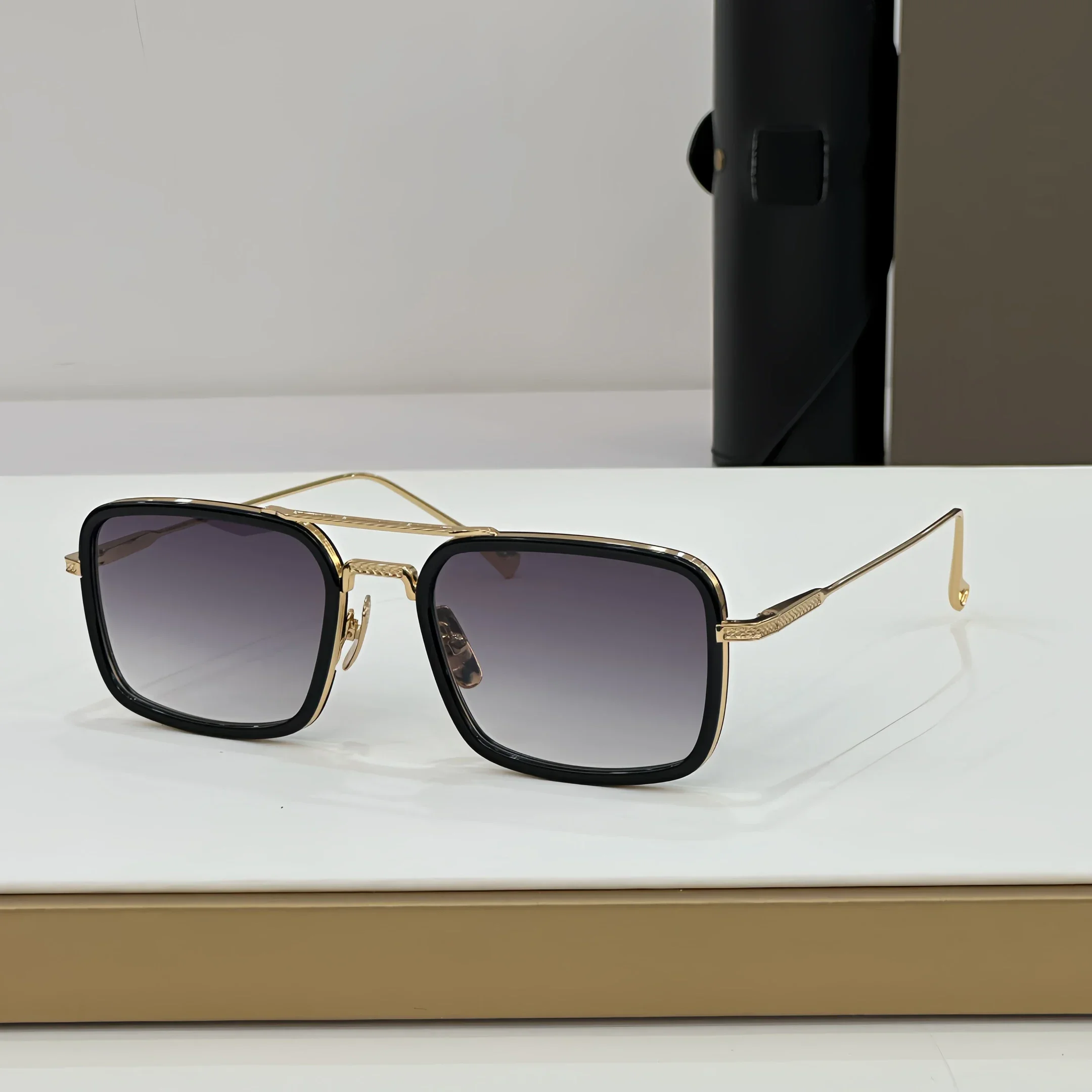 نظارات شمسية DT FLIGHT EIGHT عالية الجودة للرجال بتصميم عصري من التيتانيوم للنساء مع صندوق