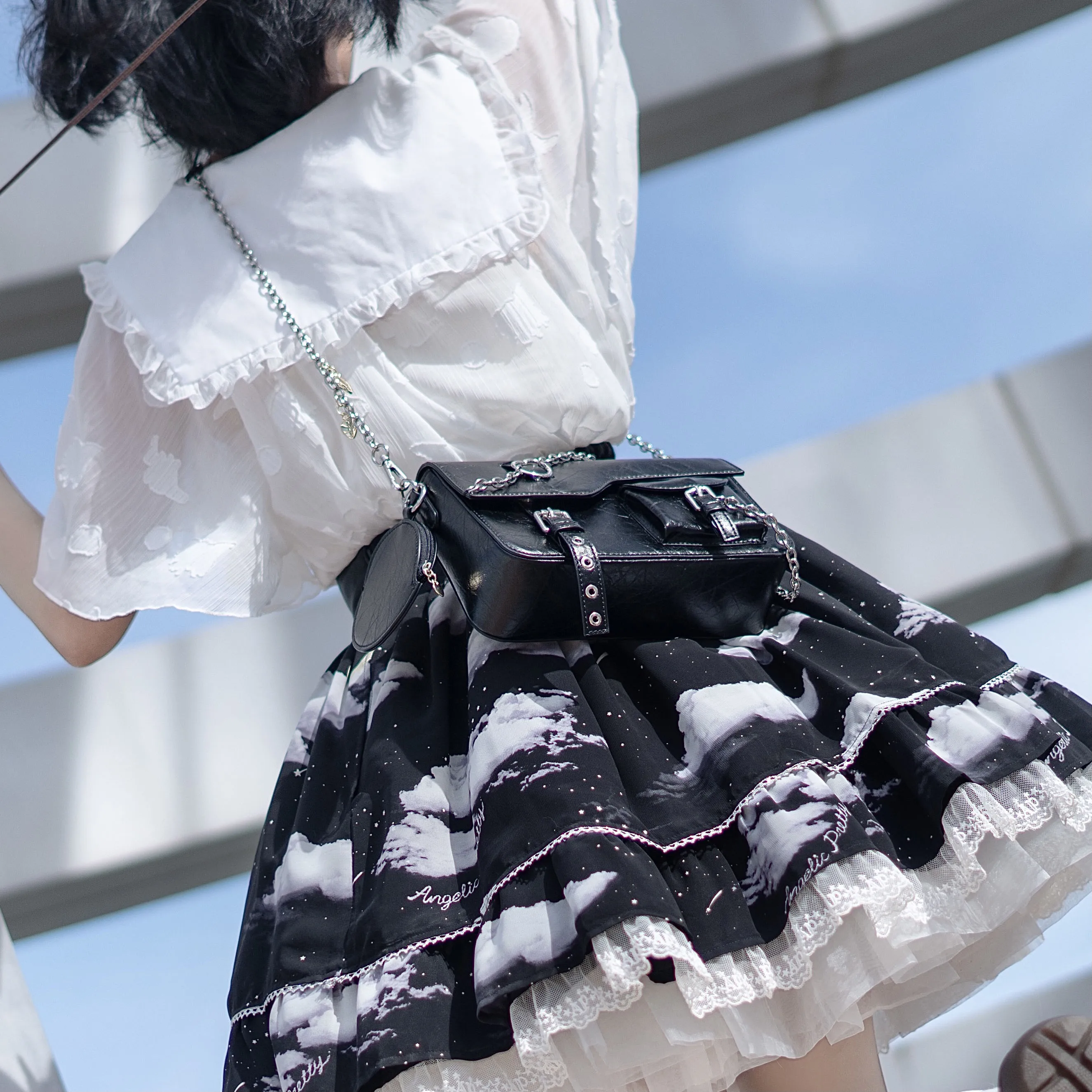 

Original Punk Chain Spice Girl Fashion Underarm Versatile Sweet Cool Lolita Love Oblique Span Shoulder Small Square Bags Woman