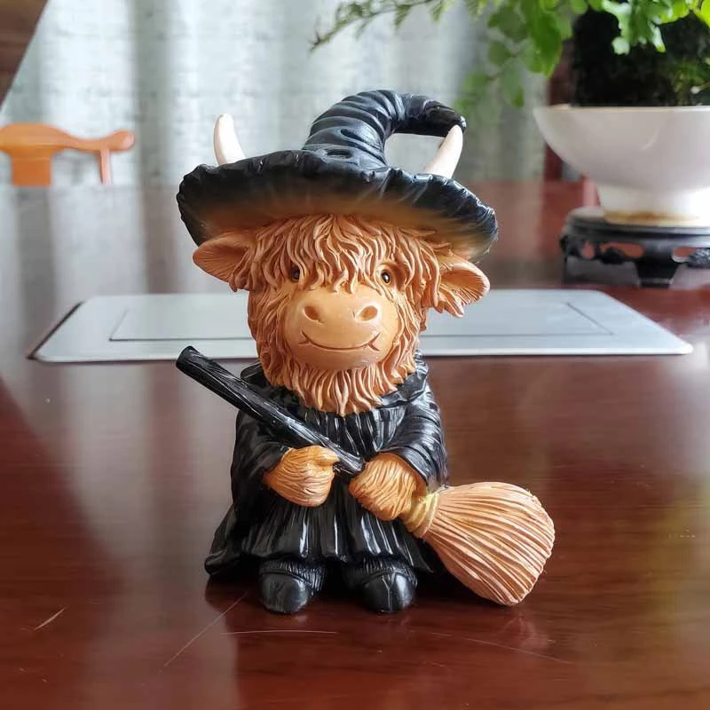 Halloween Resin Ornaments, Cute and Adorable Highland Cow Home Decoration Ornaments, Christmas Gifts, Halloween Atmosphere Decoration Ornaments
