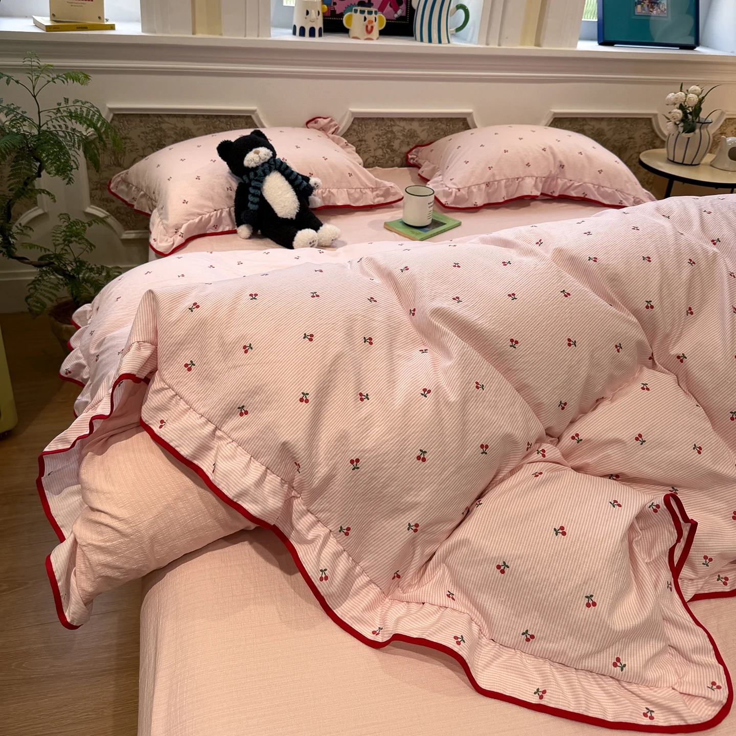 Sweet Pink Crinkled Gauze Bedding Set with Tiny Cherry Print Ruffle Edge Soft Skin-Friendly Single/Queen/King Size Bed Linen