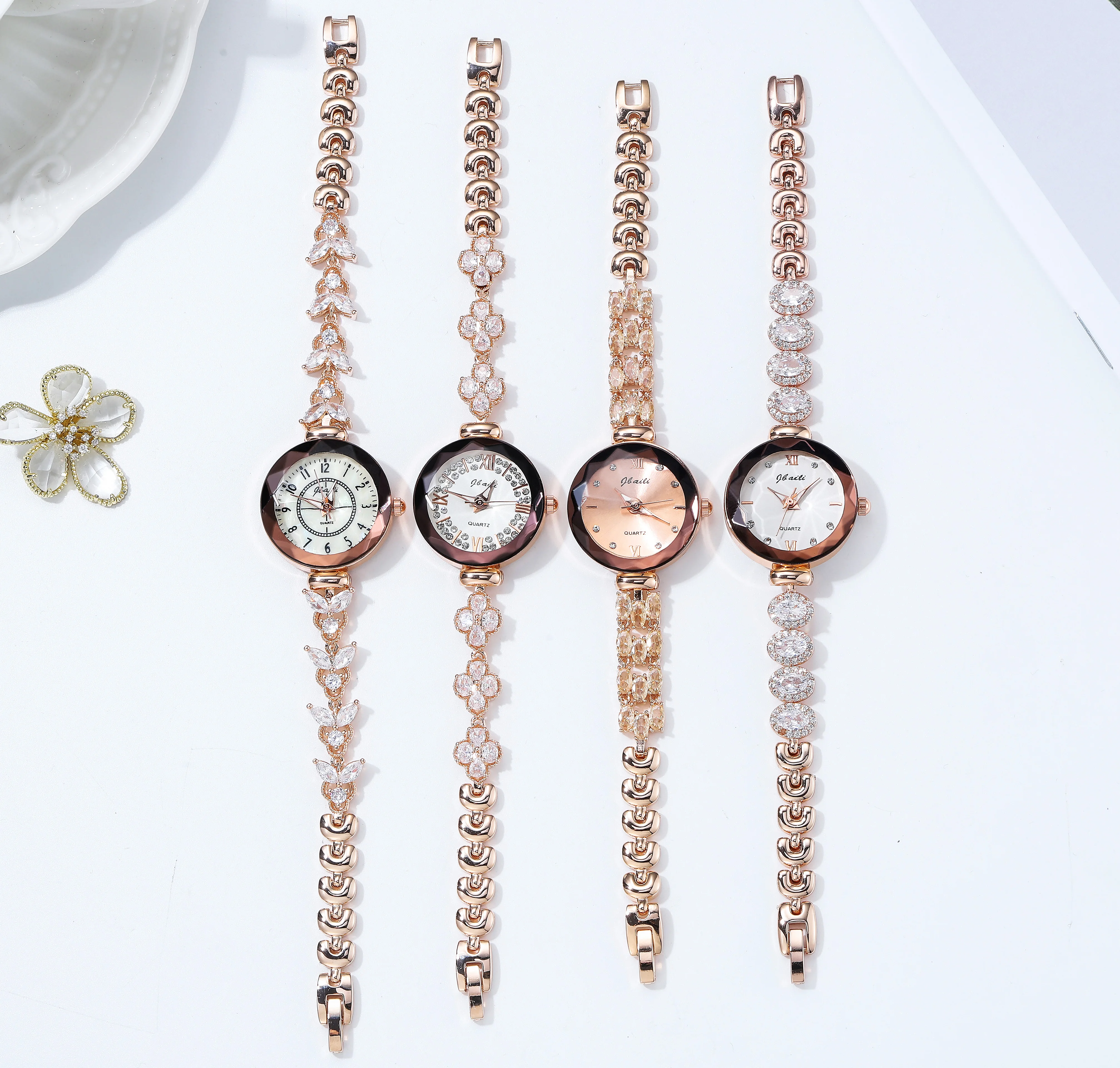 Women's bracelet watch Diamond Watches Women Wrist Fashion Watches Ladies Quartz Rhinestone decoration Clock Montre Femme