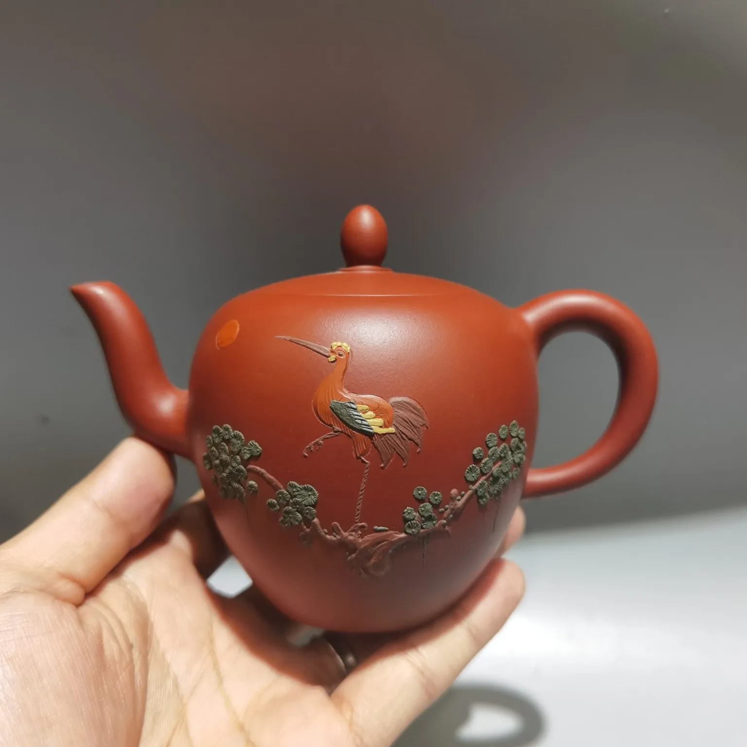 

The Purple Clay Teapot is Finely Crafted and Has a Beautiful Appearance Suitable for Decoratio Collection, and Home Crafts