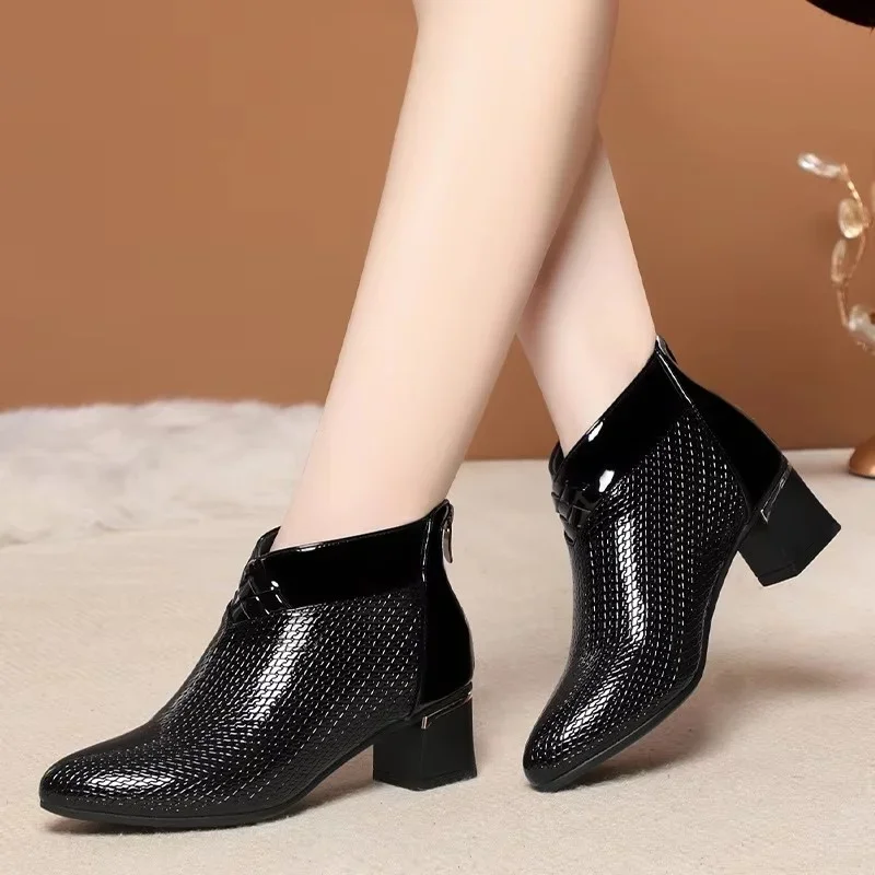 

5cm All Match Med Block Heels Shoes Fall Winter Short Ankle Boots Woman 2024 Bright Leather Warm Plush Fur Boots for Office Mom