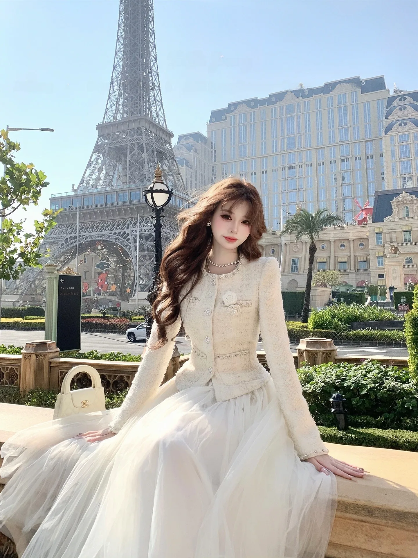 

Комплект из двух предметов SISI JIANG: укороченный жакет и юбка с пайетками и стразами, женская одежда