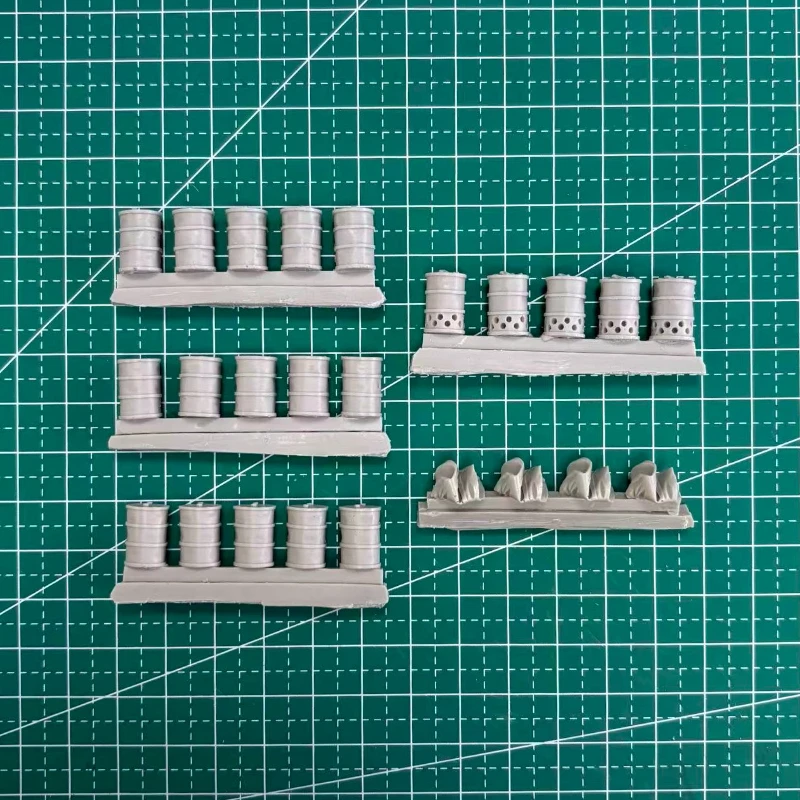 Zusammengebautes Modell aus Druckgussharz im Maßstab 1:72, Fässer-Zubehör-Set, unmontiert und unbemalt