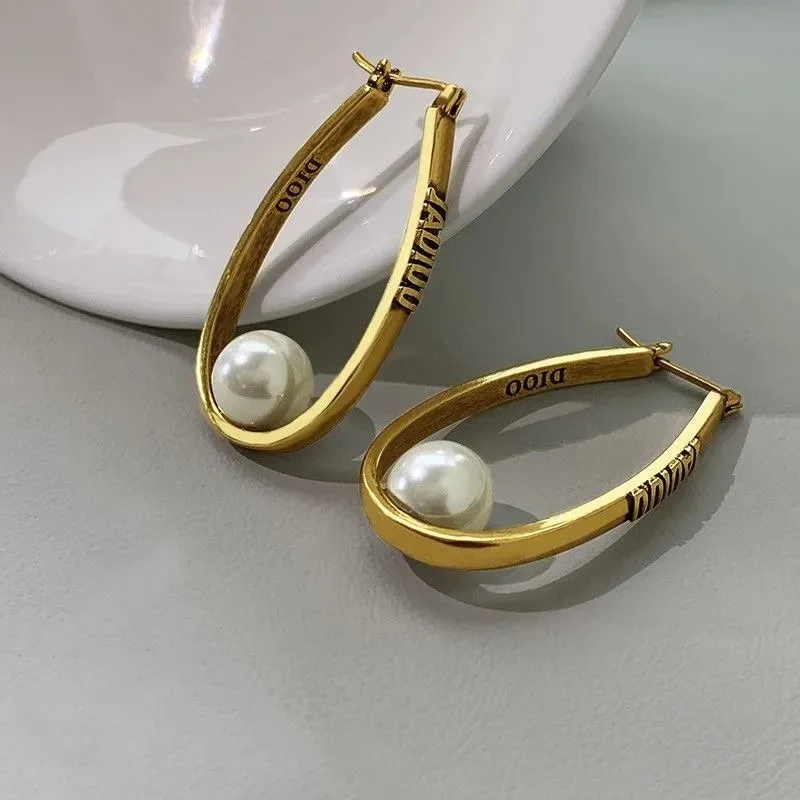 2Pcs Design Retro U-shaped Pearl Earrings Women Luxury Small High-end Feel Earrings Clips Large Round Ring Commuting Style