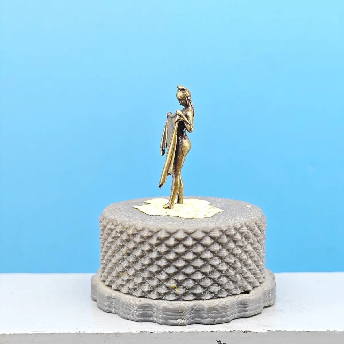 Brass Female Figurine With Bath Towel Miniature Figure Human Model Diorama Scene Decor DIY Paintable Metal Craft Collectible