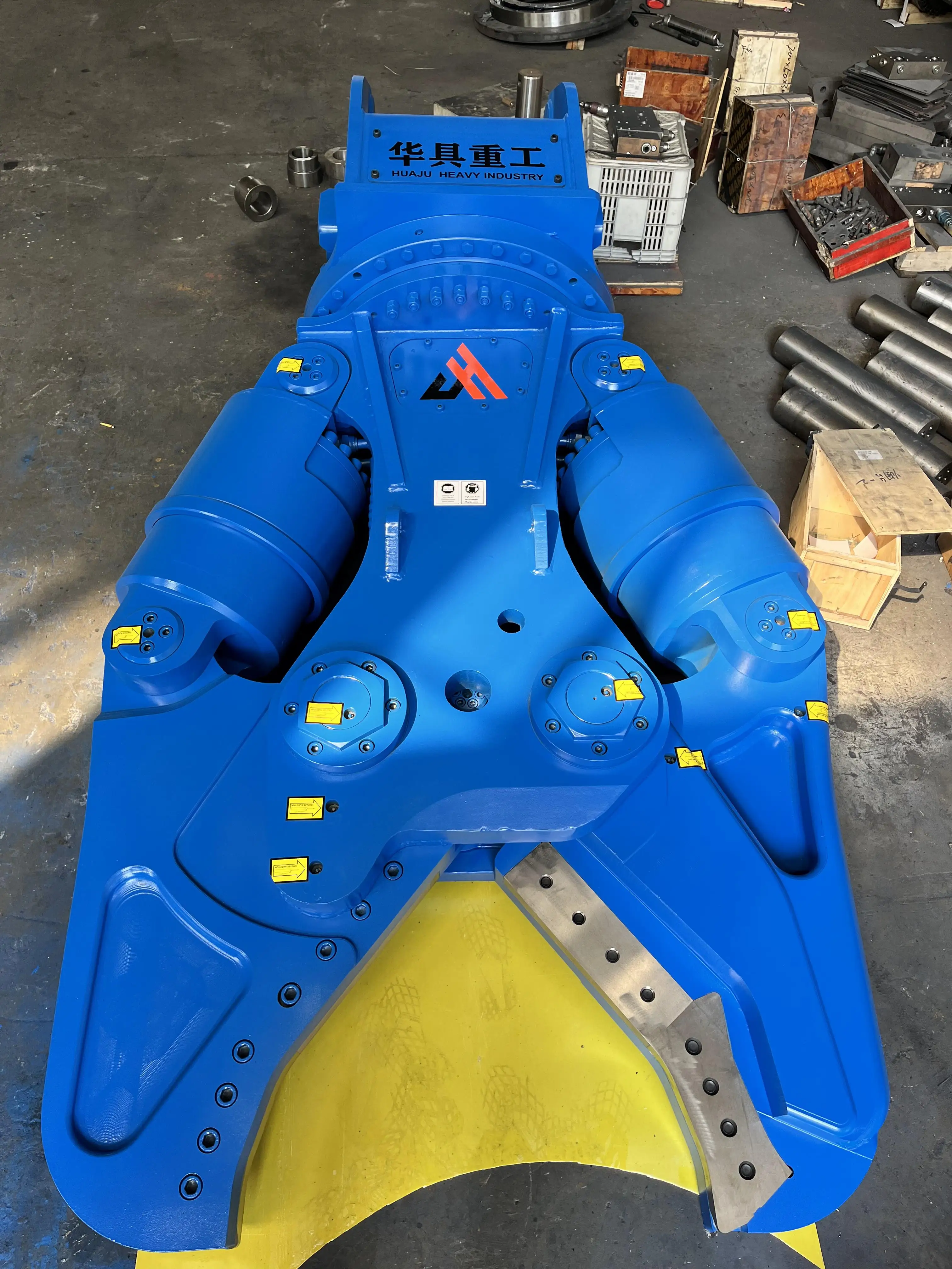 High-strength, very wear-resistant, lightweight hydraulic shears for excavators