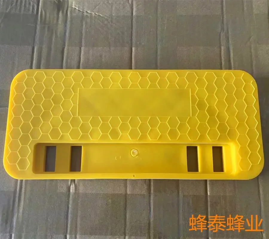 A Plastic Nesting Frame Scraper, Nesting Spleen Scraper, Universal Type For Beekeeping Equipment