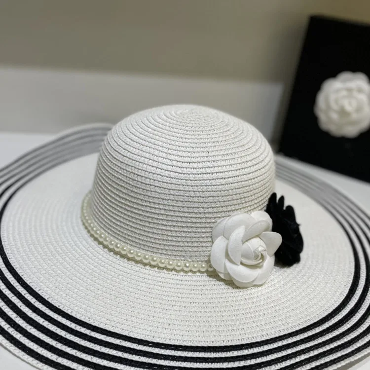 Elegant retro small fragrance black and white stripes oversized eaves straw hat female fashion catwalk shoot sunscreen visor hat