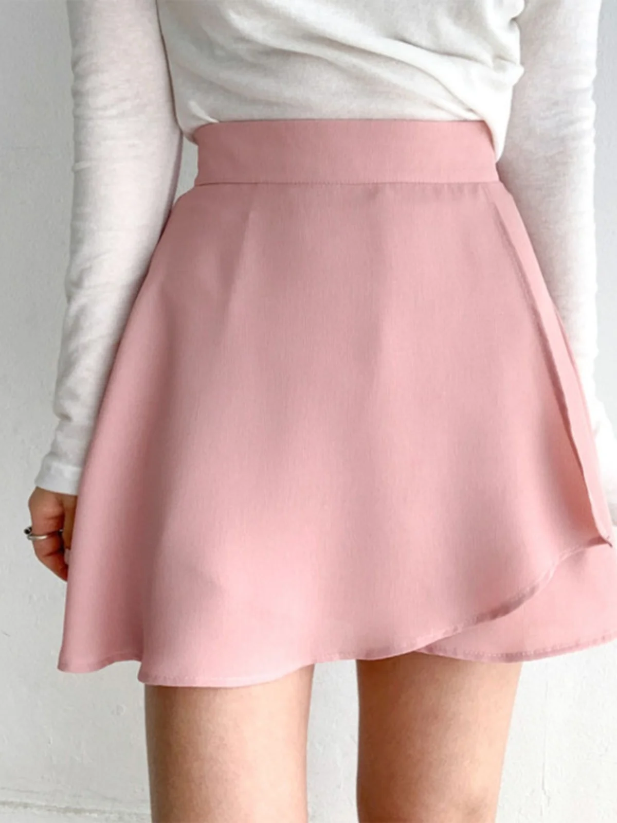 

Белая асимметричная юбка, женская летняя новая эластичная талия трапециевидной формы, тонкая шифоновая юбка с высокой талией, брюки, корейский сле