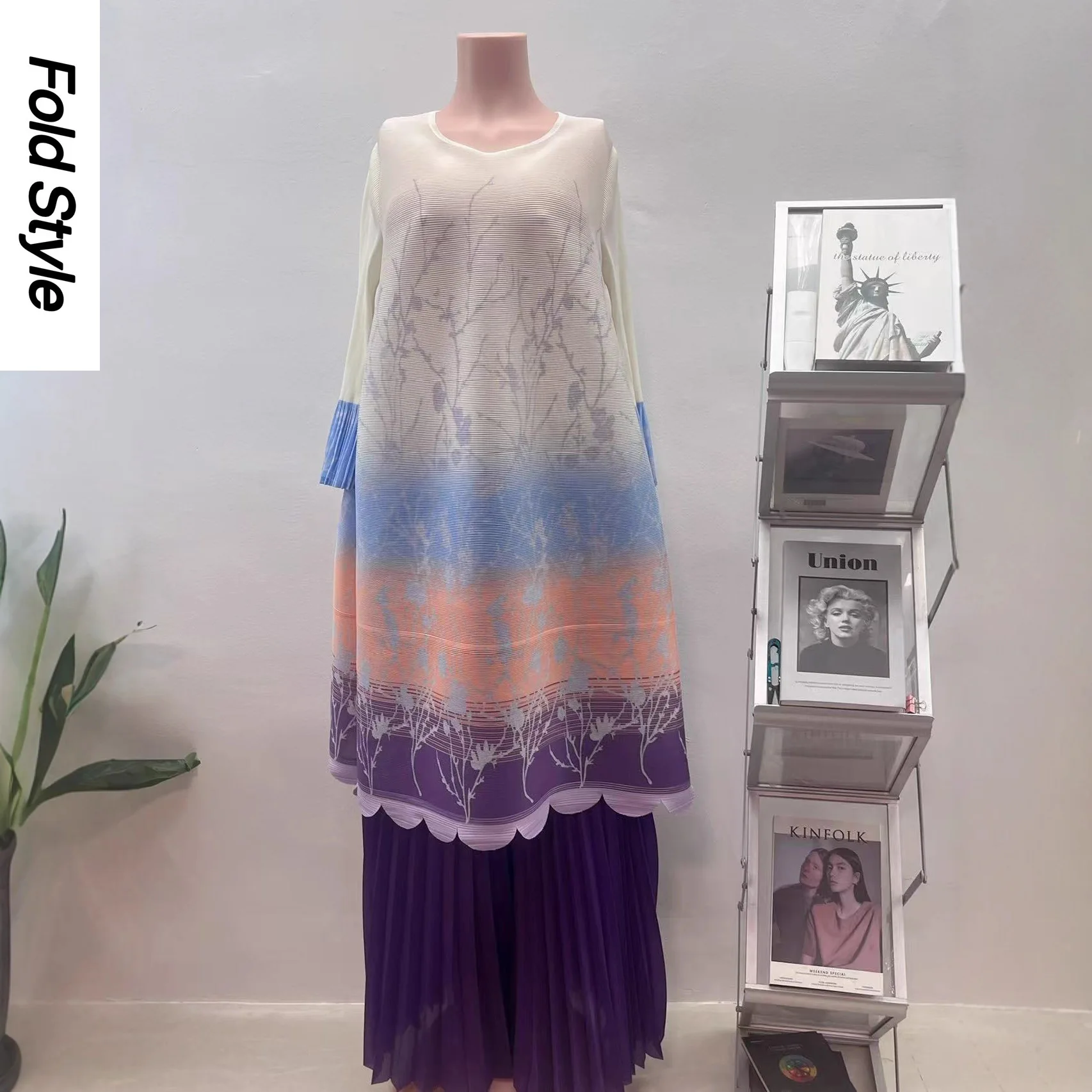 

2025 Summer New Printed Long-sleeved Top Women's Suit Round Neck T-shirt Wide-leg Pants Casual Two-piece Set