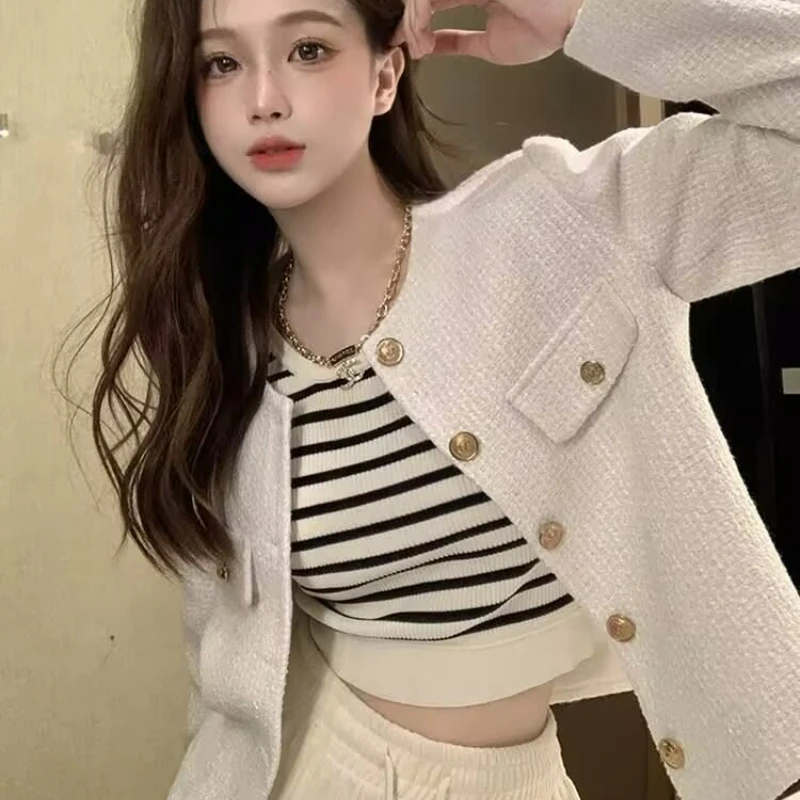 

Новое шерстяное твидовое пальто, модное высококачественное короткое тонкое темпераментное пальто с золотыми пуговицами, весенне-осеннее корейское пальто, женская куртка