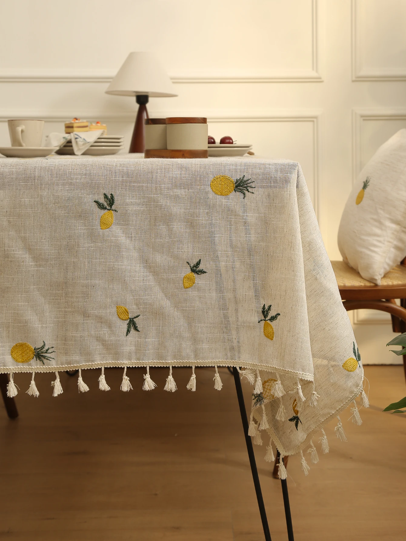 Table Cloth Embroidery Floral Pattern Wrinkle Free Heavy Weight Cotton Linen Farmhouse Tablecloth Decorative Fabric Tassel Table
