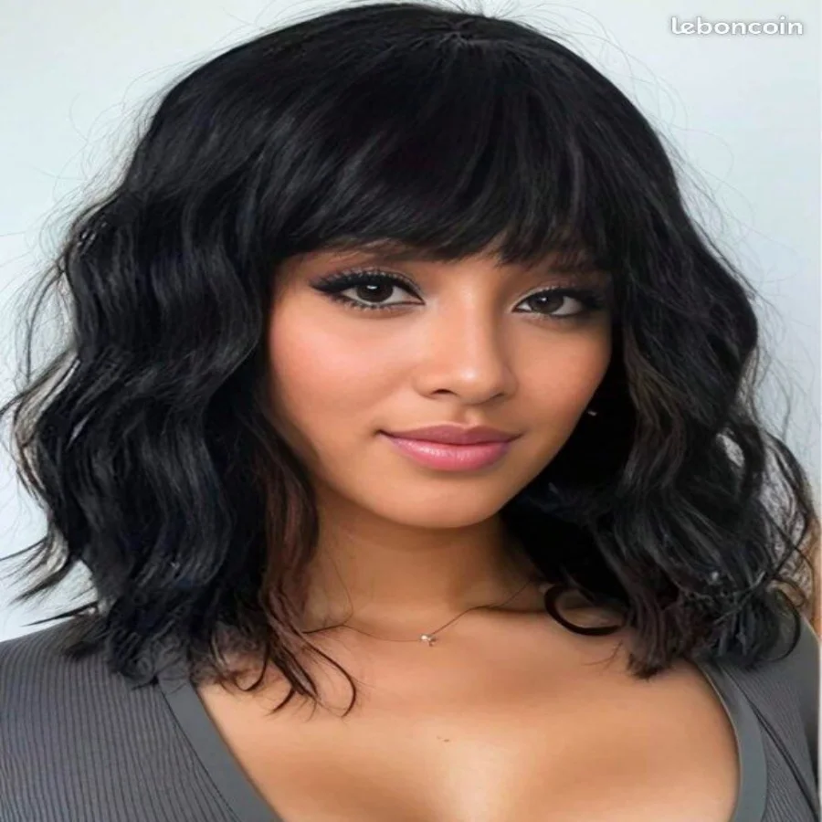 

Черные парики с челкой Боб Короткий волнистый парик для женщин Бесклеевой косплей Длина до плеч Боб Черные вьющиеся женские очаровательные синтетические W