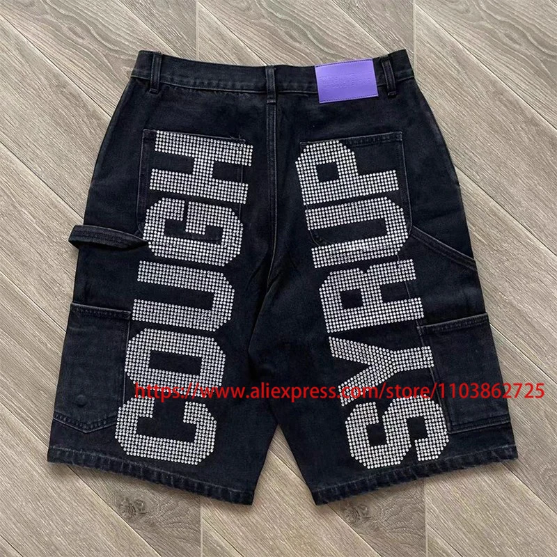 

Американский тренд THAT'S A AWFUL LOT OF COUGH SYRUP Джинсовые шорты Модные повседневные шорты с заклепками и горячим ромбовидным сиропом