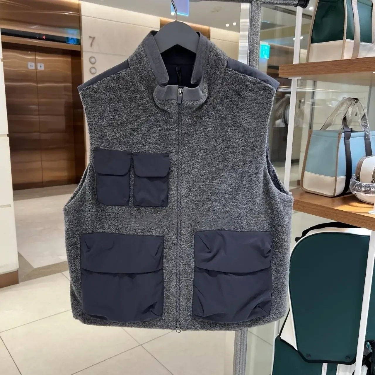 Autumn Winter Men Golf Sleeveless Vest Full Zipper Stand Collar Layered Gilet Magnetic Snap Special Pockets Golf Sport Outerwear