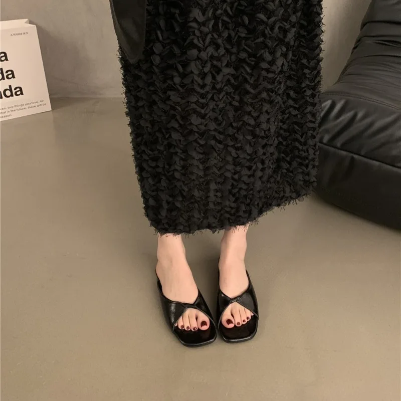 2025 Summer New Fashion Open Toe Solid Color Simple Leather Surface Versatile Candy Color Large Slippers Square Heel Shoes Women