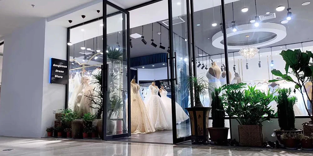 Einfache Kleider für die Brautmutter 2026, elegante Chiffon-Plissee-Hochzeitsgastkleider, Applikationen, 3D-Blumenkleid für Damen zur Hochzeit – Detail 1