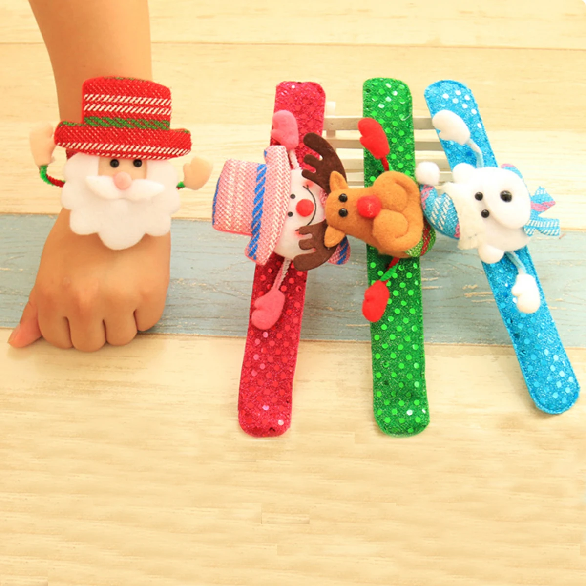 

Cartoon 3D Santa Claus LED Glow Slap Bracelet Sequins Wristband For Kids Boys Girls Adults Birthday Christmas Party Supplies Fav