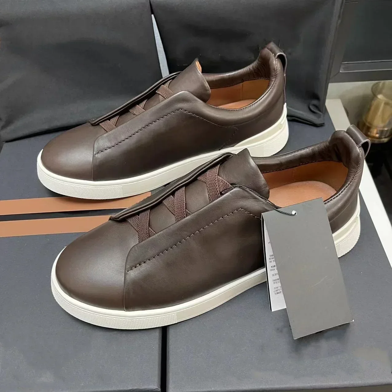 Mocassins de luxo de couro genuíno masculino, calçados esportivos casuais de alta qualidade, sapatos elegantes de sola plana