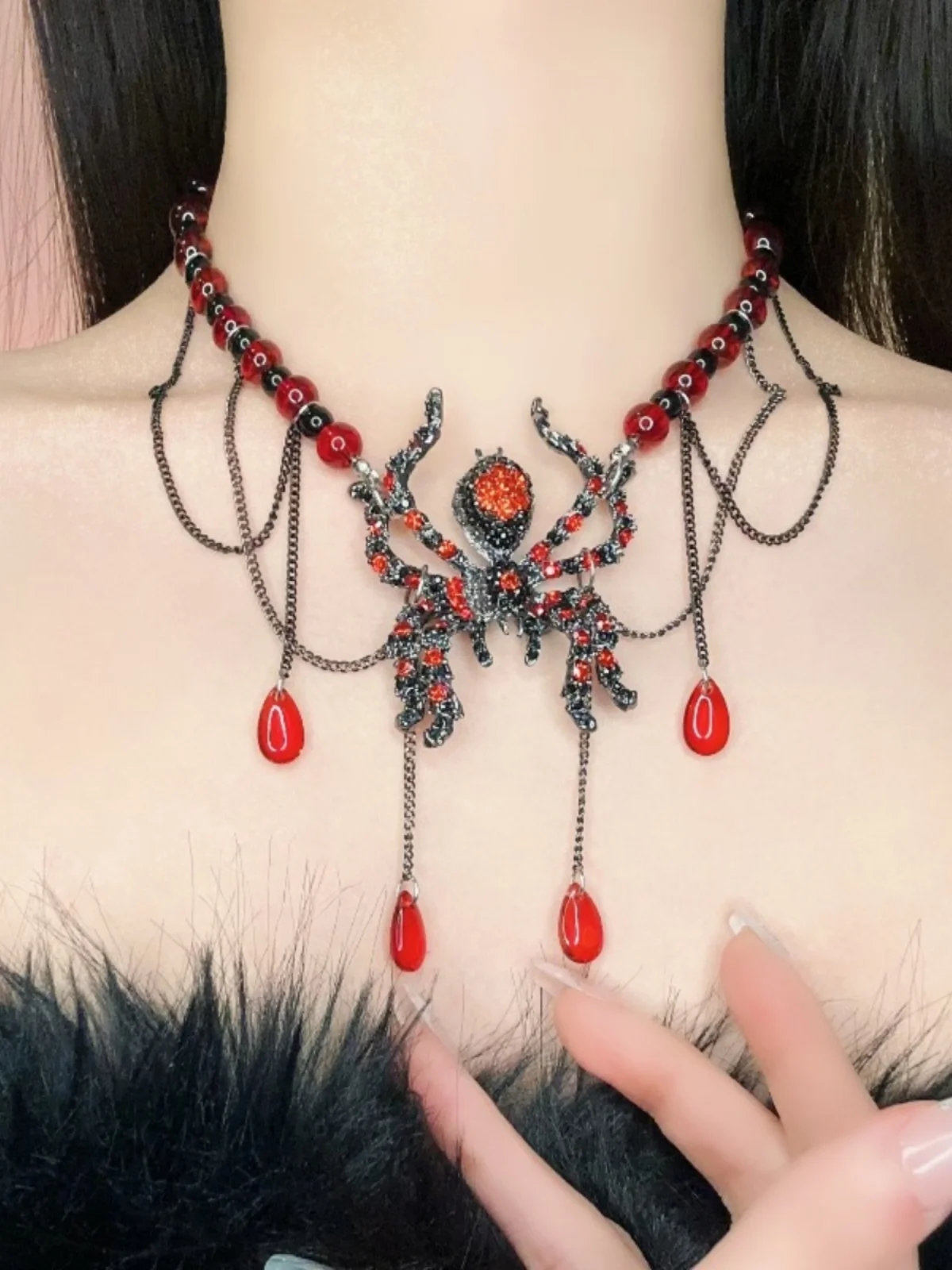 

Subcultural Hot Girl Full Diamond Spider Tassel Necklace