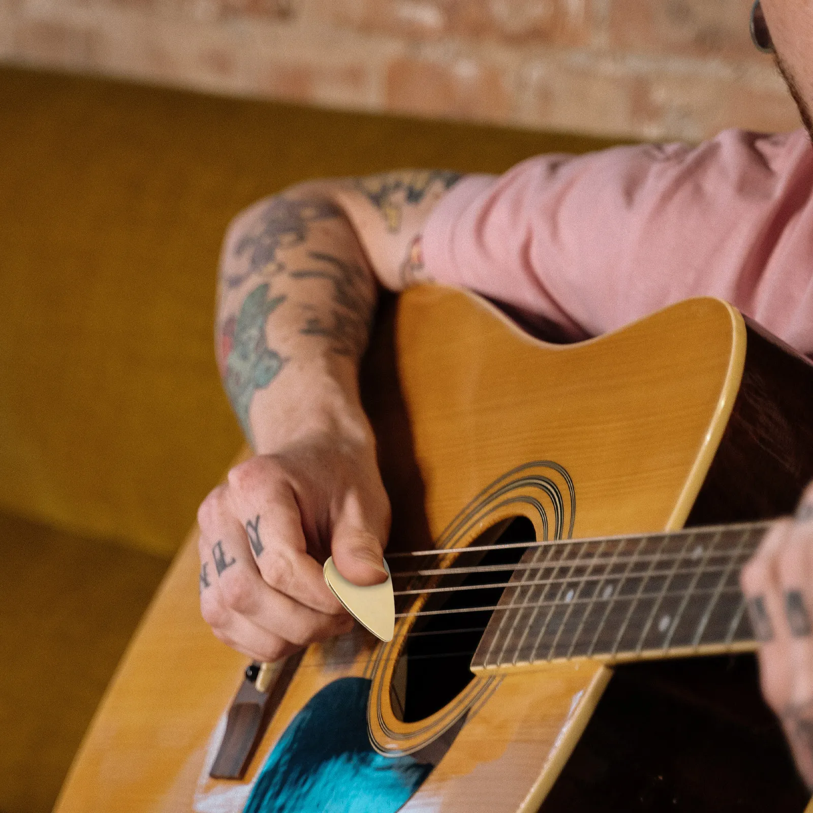 

Набор из 5 металлических медиаторов для гитары из нержавеющей стали, высококачественные, для плавной игры и яркого звука, для электрогитары, бас-гитары и акустических инструментов