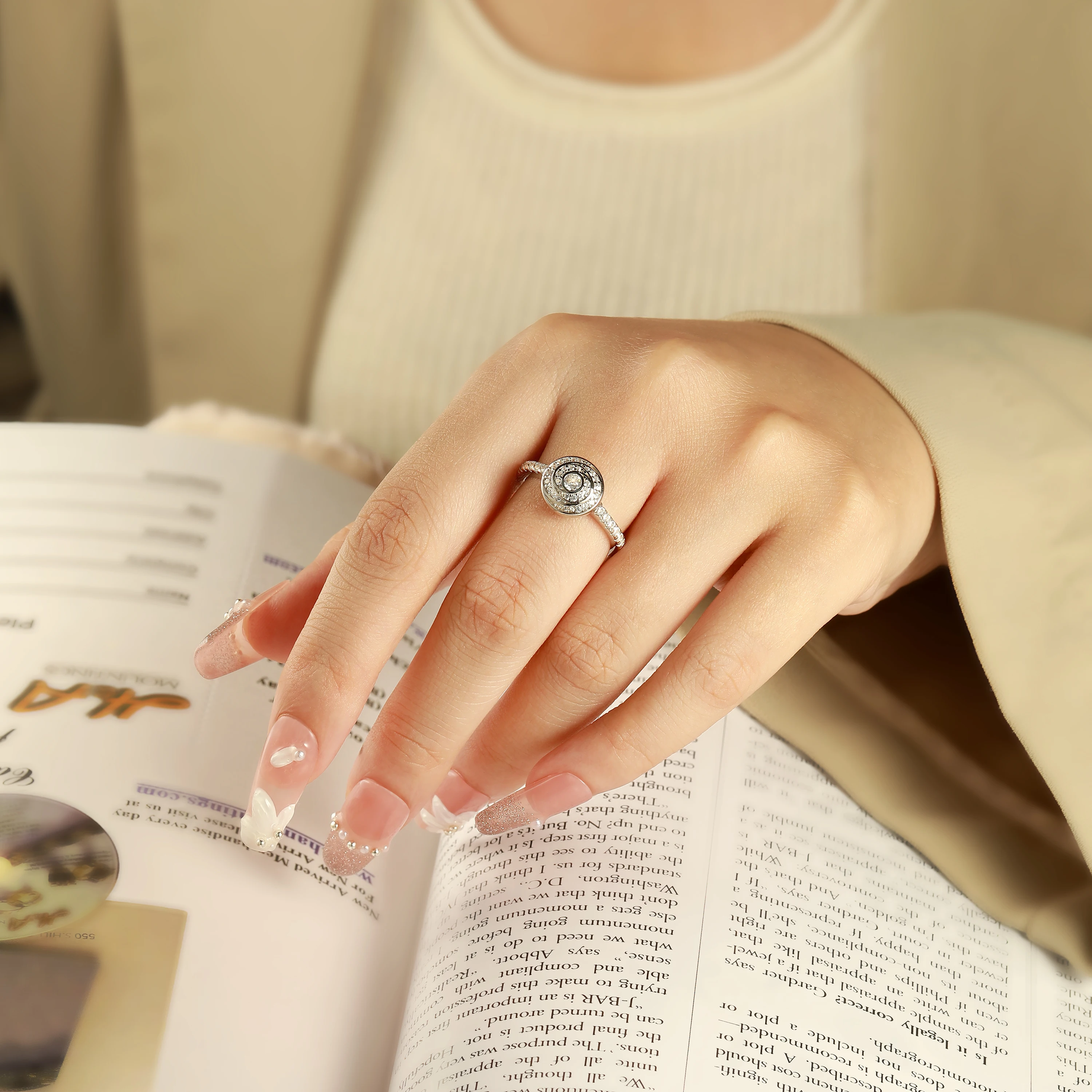 

Hot Sale 925 Sterling Silver Engagement Ring Oval Cluster Wedding Ring for Women Diamond Accent for Parties