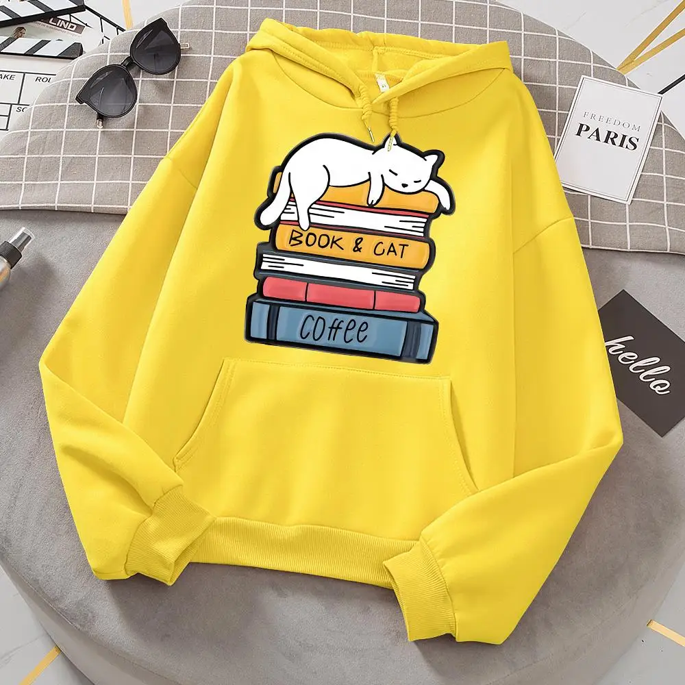 

White Cat Sleeping On A Pile Of Books Hooded Women Street Crewneck Hoodies Autumn Oversize Sweatshirt Casual Warm Unisex Clothes