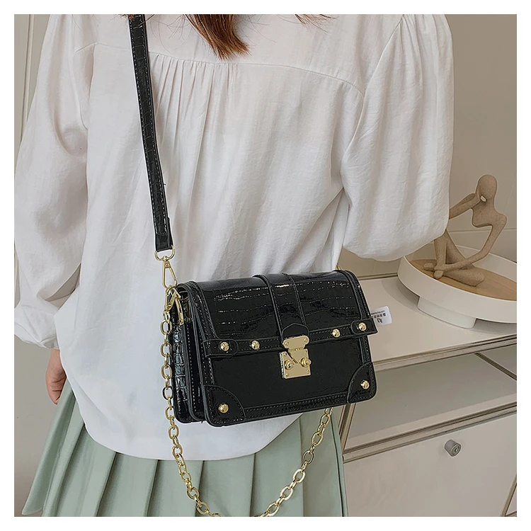 

Elegant Women's Shoulder Bag Made of Fine Leather - Crossbody Bag Alternative By Famous Designer for Ladies