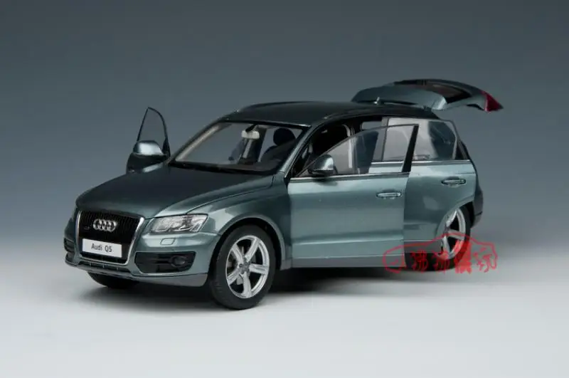 

Kyosho 1:18 audi Q5 suv collection of die cast alloy trolley model ornaments