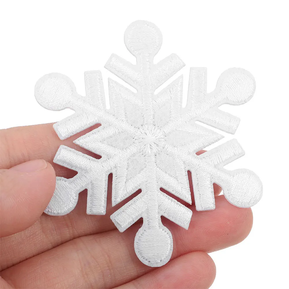 

20Pcs Snowflake Decoration Patches DIY Iron on Sew on Winter Embroidered Appliques Christmas Clothes Bags Hats Patches