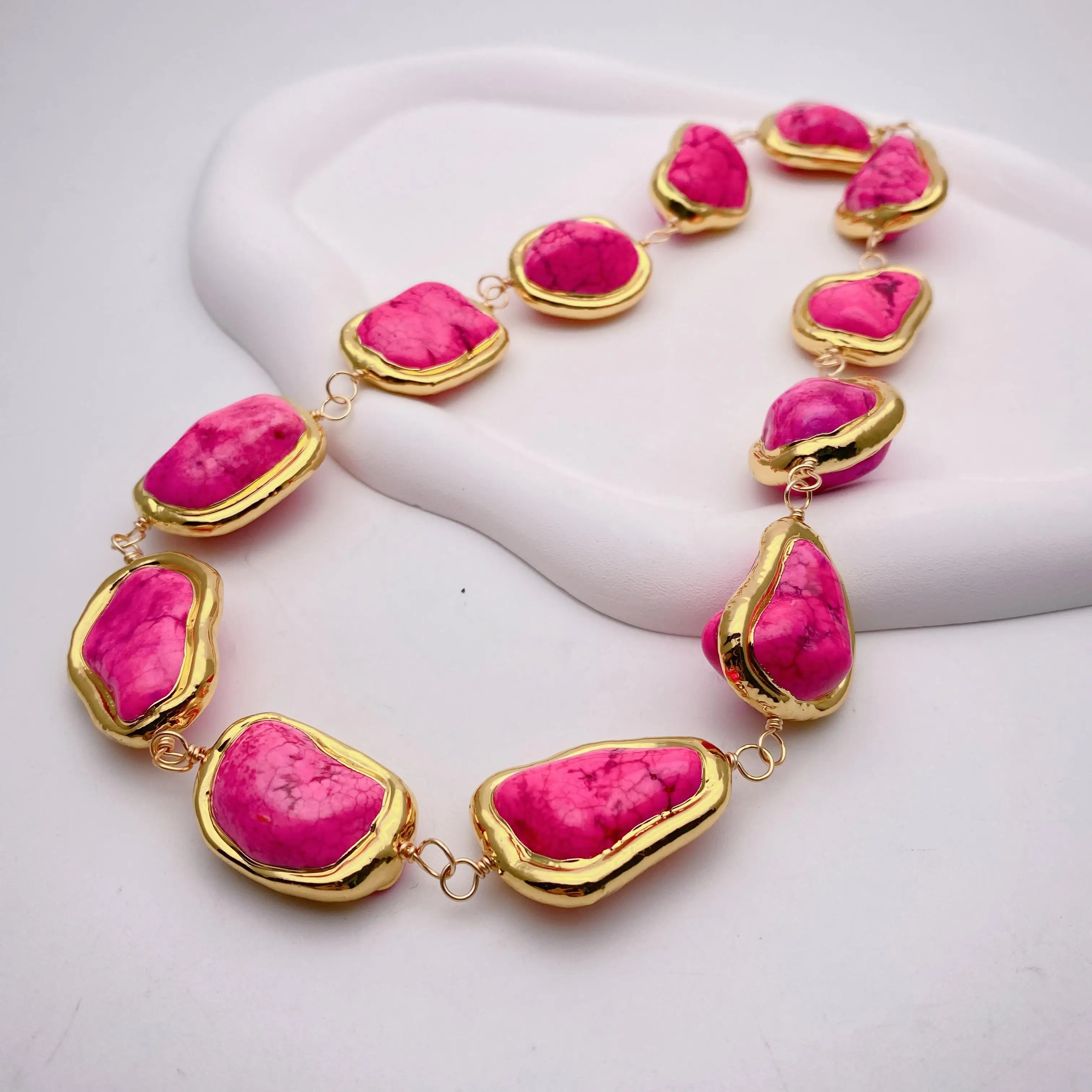 YYGEM 24x30mm Pink Color Turquoise Freeform Beads Gold Plated Choker Necklace Chunky Necklaces Nice Gift view 6
