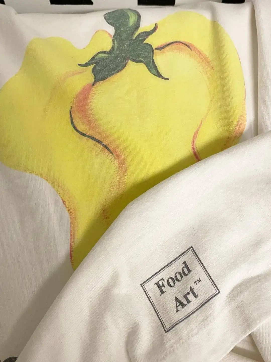 Hand-Painted American Retro Art T-Shirt Couples Half-Sleeve Cotton Comfortable Breathable Food Theme Yellow Pepper Design