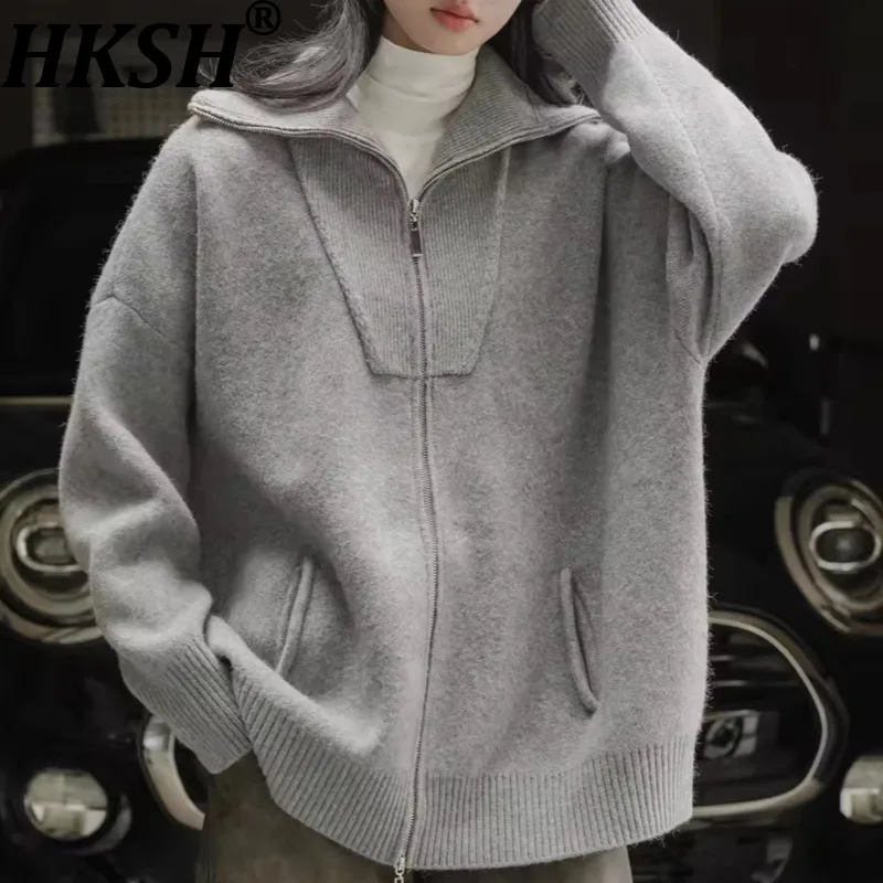 

HKSH Spring Autumn New Women Sweatshirt Turtleneck Zipper Pockets Solid Color Knitted Cardigan Korean Trendy Casual Coat HK13601