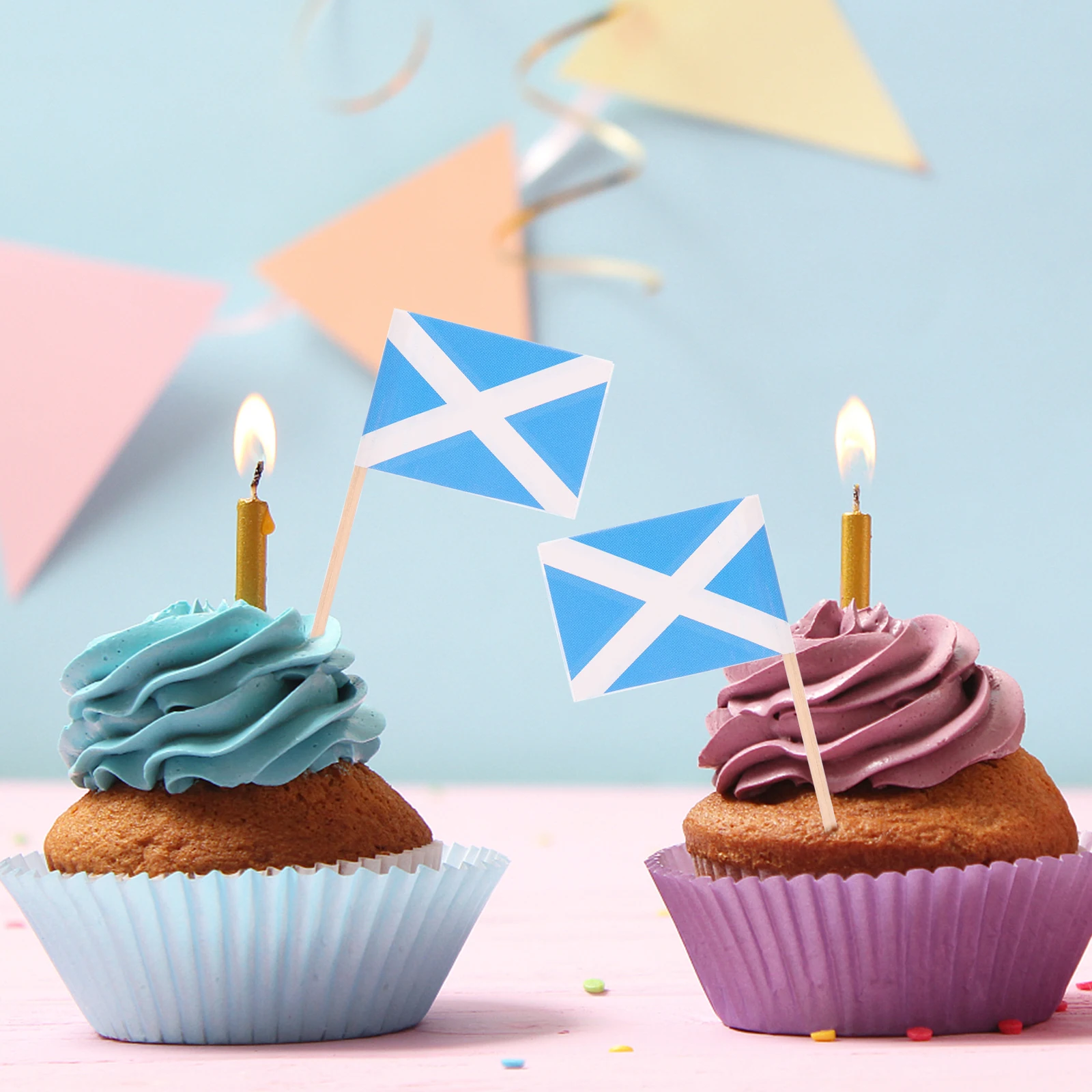 100 Uds. Palillos de dientes de madera con bandera de Escocia, palillos para pastel y magdalenas, palillos de dientes con bandera nacional, suministros de decoración para fiesta de comida