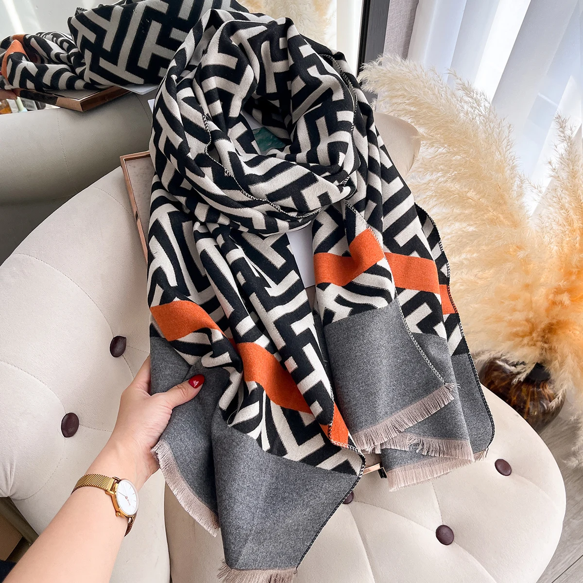 New Brand Elegance Two-Sided Print Scarf Soft Warm Fringe Pashmina Shawl Autumn and Winter Outdoor Coldproof Windproof Blanket view 2