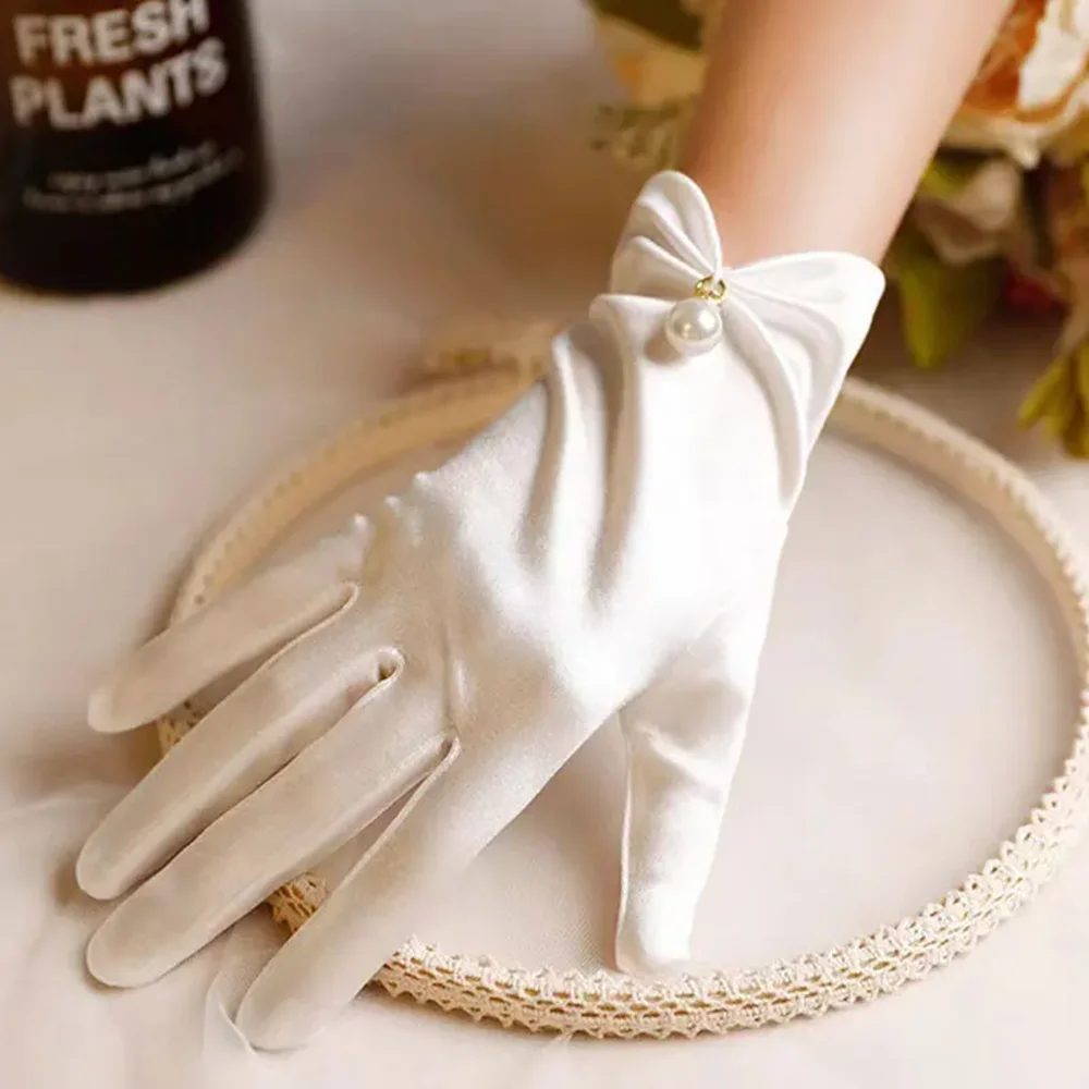 

2025 Elegant Bridal Five Finger Performance Lolita Full Finger Gloves Pearl Short Satin Elastic Women Wedding Gloves Korean