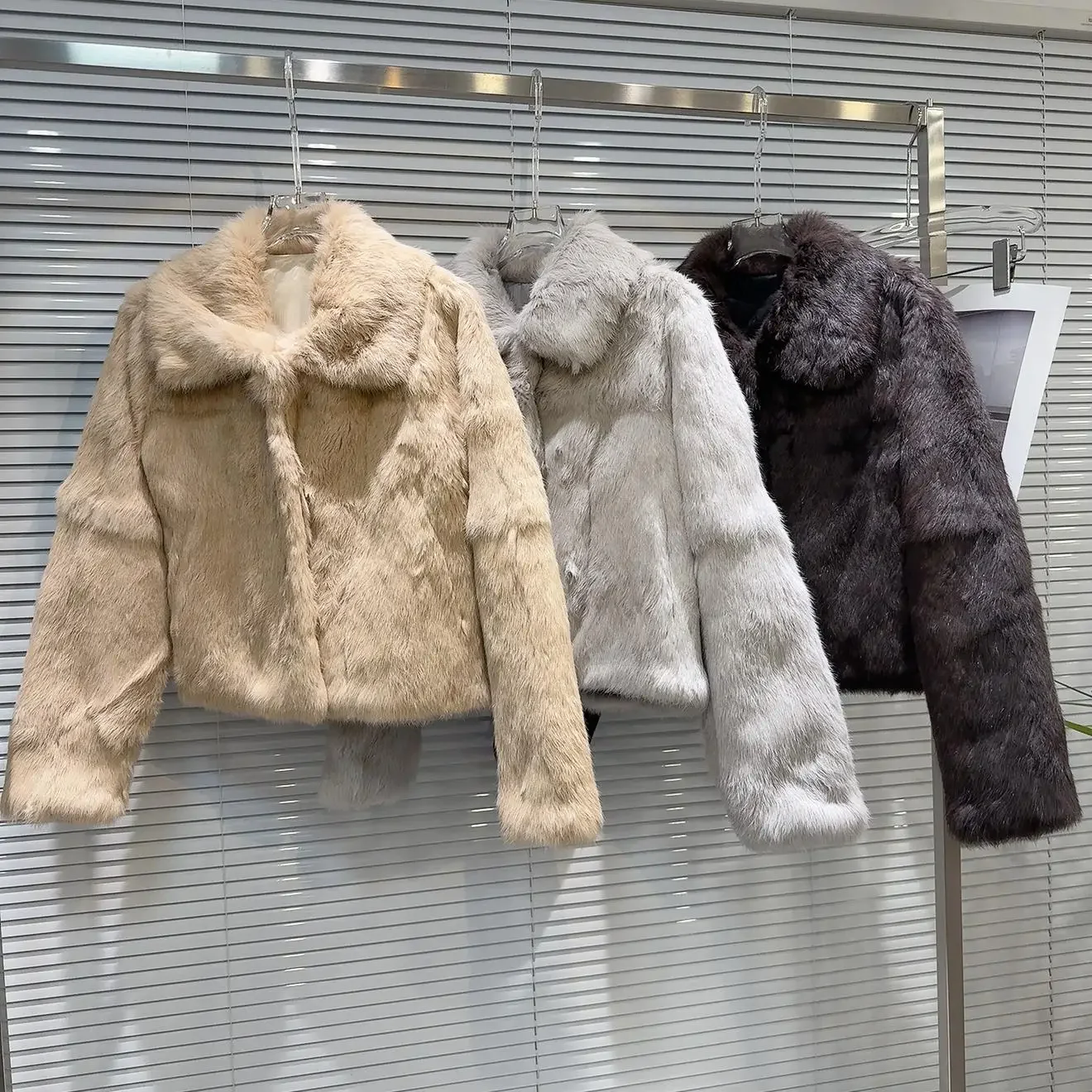 

Winter Temperament Socialite Small Lapel Fur Coat Rabbit Fur Warm Fur Short Jacket Top Women Long Sleeve Fluffy Jacket 2025 New