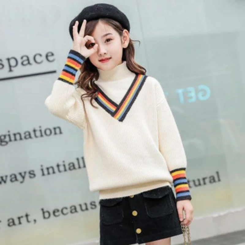 جديد 2025 سترة متماسكة سميكة مبطنة بالصوف للفتيات الصغيرات ملابس شتوية برقبة دائرية ، ملابس أنيقة للخريف والشتاء للأطفال