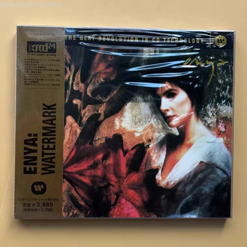 El álbum de estudio de debut de la cantante irlandesa Enya, Watermark, CD Cursum Perfico, disco de música, colección de bandas sonoras para Walkman y coche.