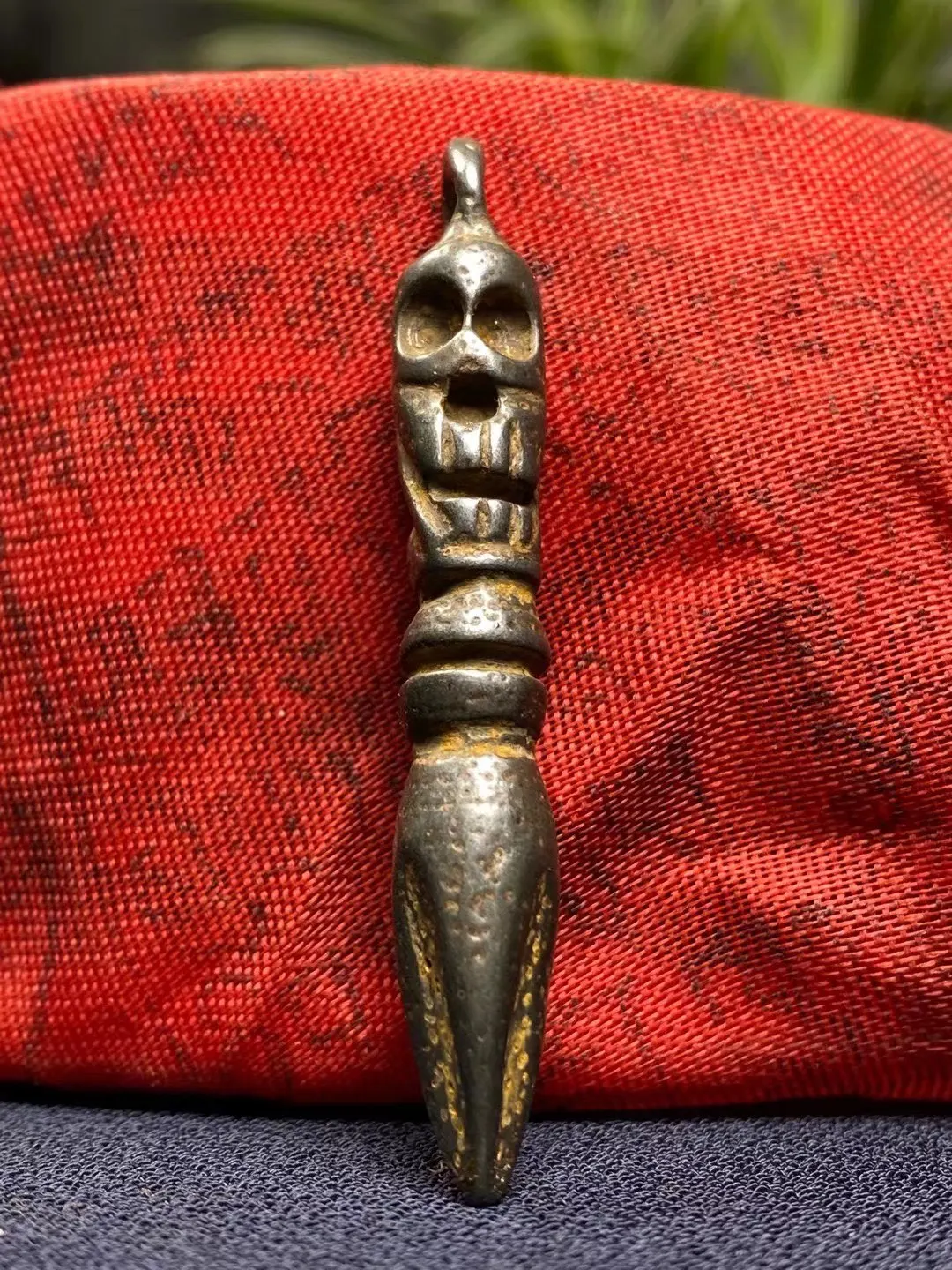 

2"Tibetan Temple Collection Old Tiantie Cinnabar Skull Head Dorje Vajra Phurpa Pendant Amulet Dharma Town House Exorcism