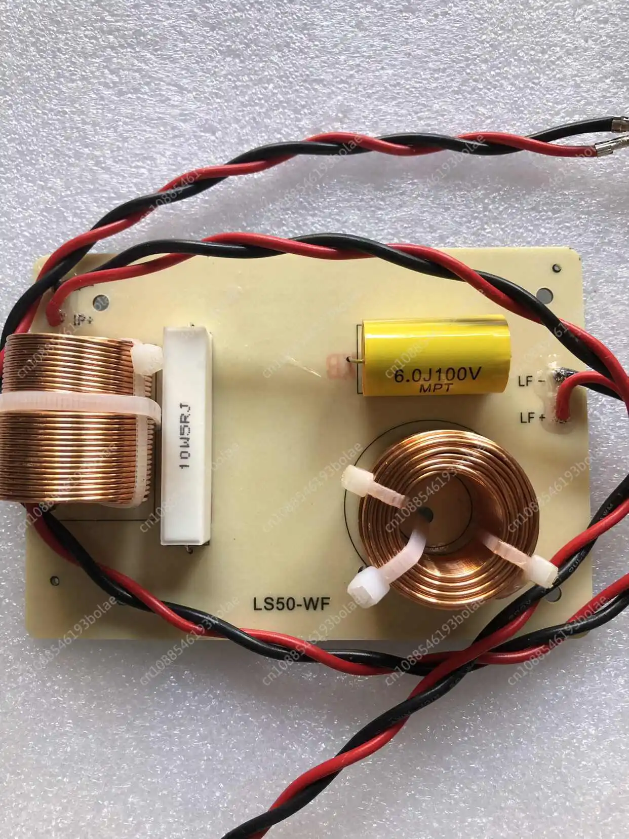 LS50 frequency divider, one low, one high, two frequency divisions, a set of four pieces, two treble pieces and two bass pieces